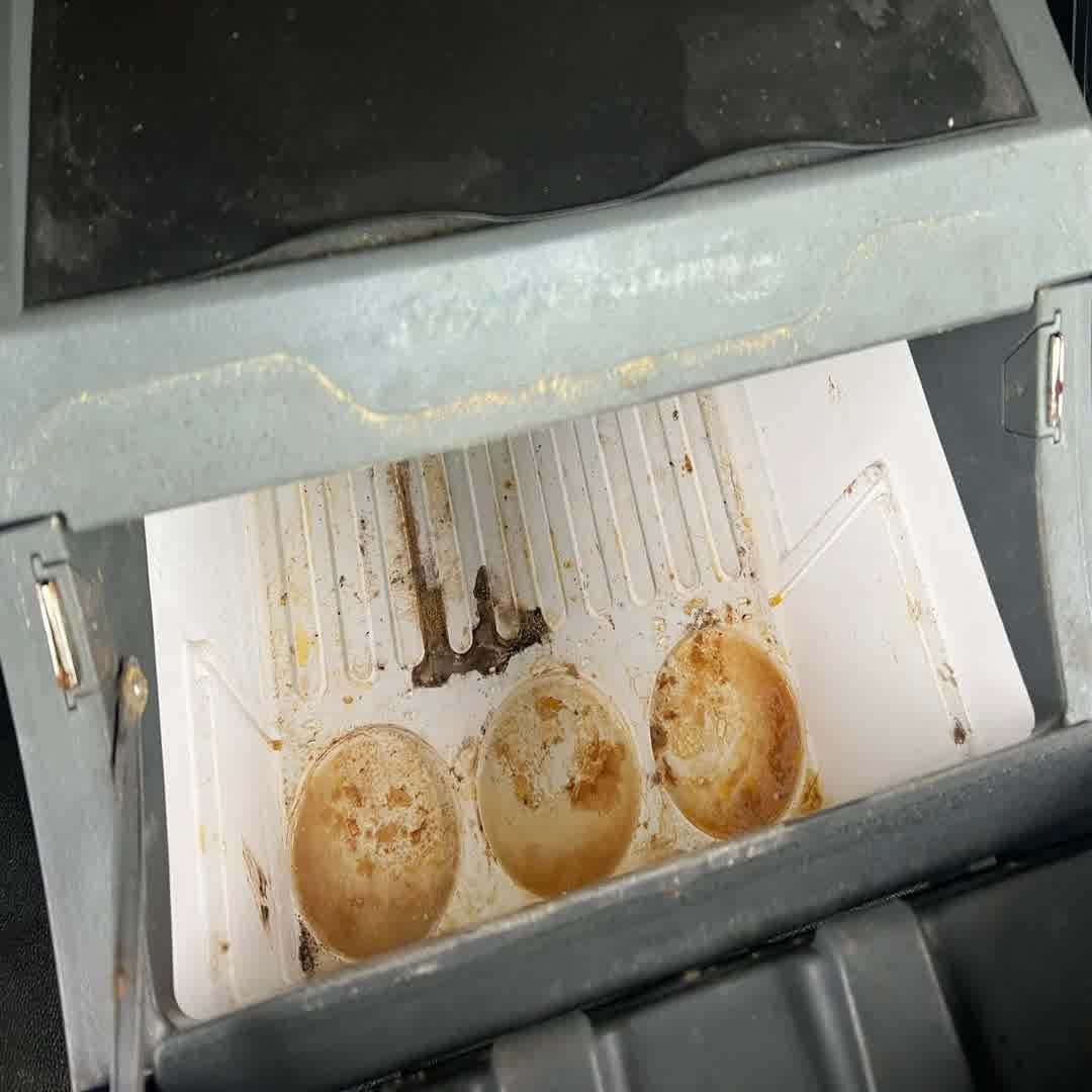 Pranie kabiny ciężarowej, czyszczenie kabiny kierowcy, pranie materacy w kabinie ciężarowej, detailing TIR, czyszczenie samochodu ciężarowego 