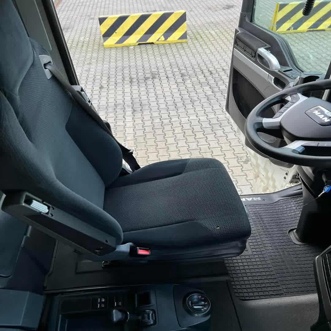 Pranie kabiny ciężarowej, czyszczenie kabiny kierowcy, pranie materacy w kabinie ciężarowej, detailing TIR, czyszczenie samochodu ciężarowego 