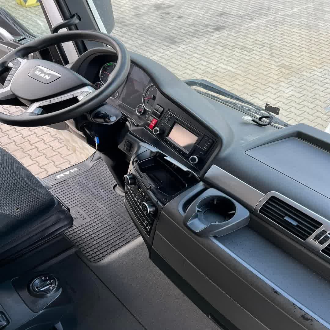 Pranie kabiny ciężarowej, czyszczenie kabiny kierowcy, pranie materacy w kabinie ciężarowej, detailing TIR, czyszczenie samochodu ciężarowego 